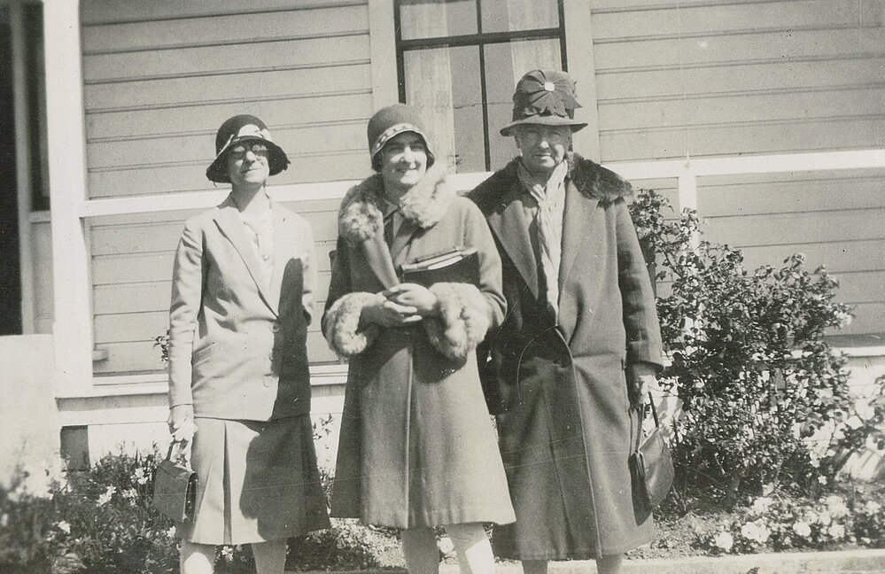 Anna and daughters, 1924