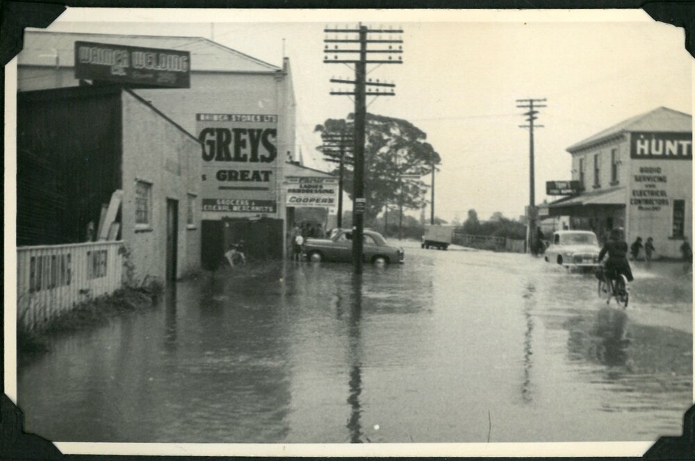 Flooded Queen Street and Gladstone Road intersection