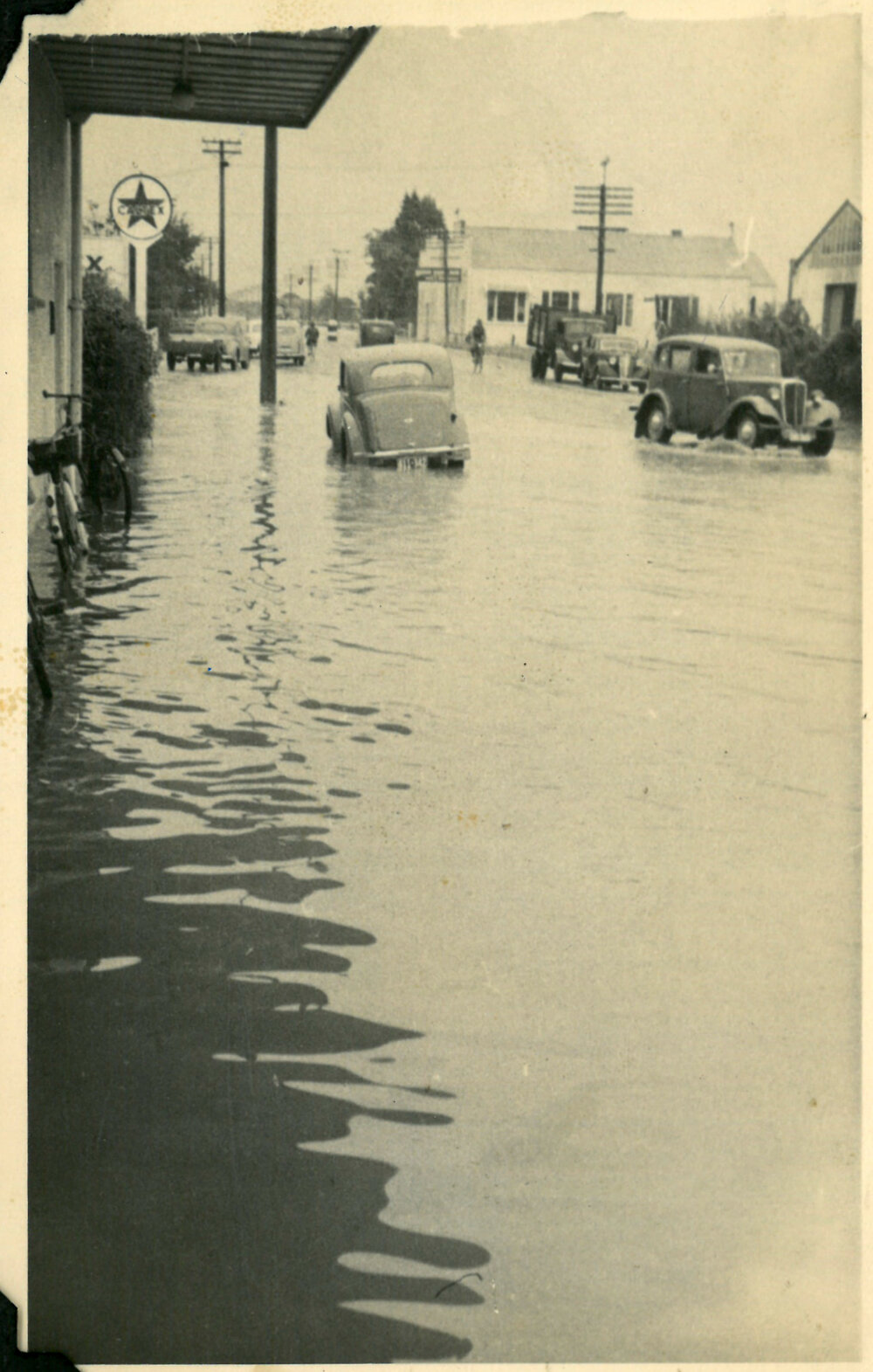 Flooding on Gladstone Road Richmond