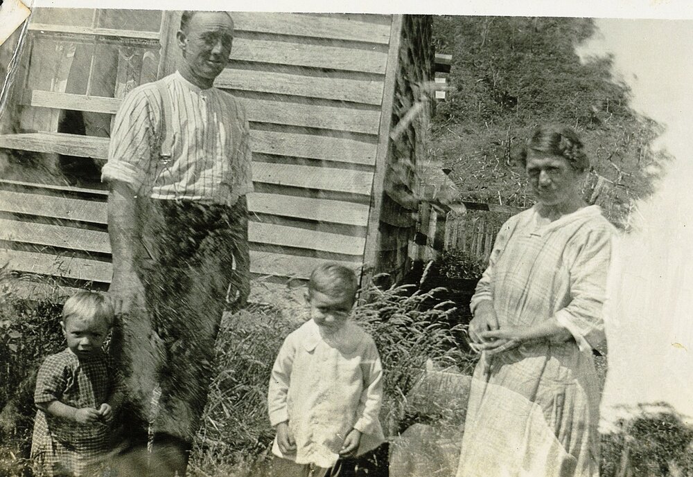 Mr and Mrs Owen Robertson and children