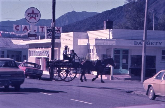 Hodgson's horse drawn delivery cart
