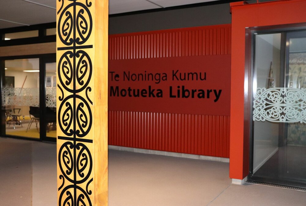 Mango Pare at the entrance to Te Noninga Kumu