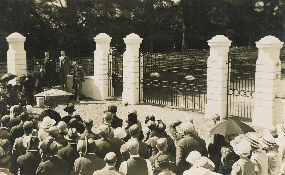 Unveiling of the Washbourn memorial gates