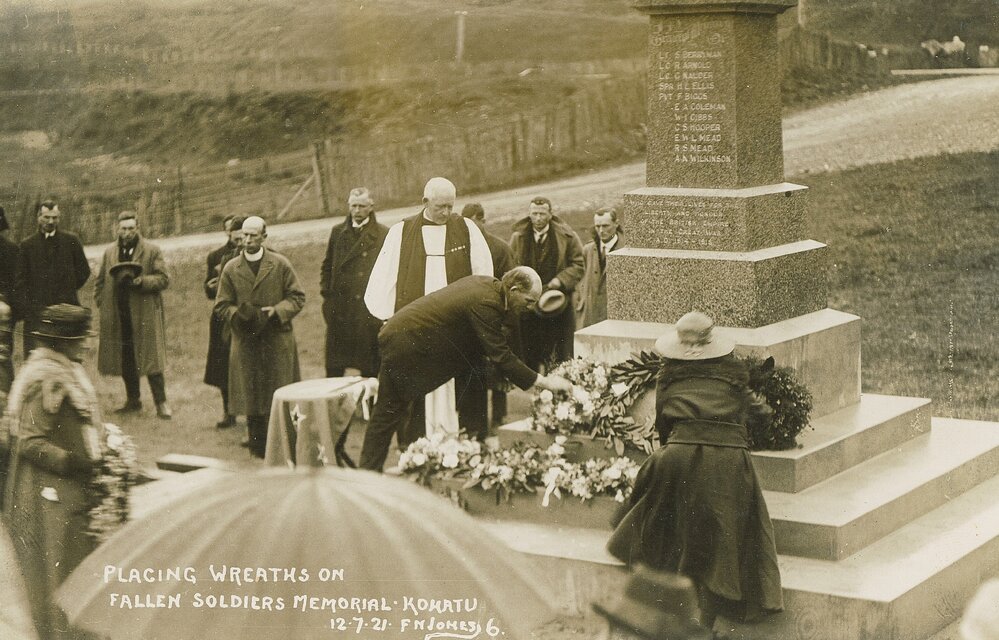 Placing wreaths at Kōhatu Fallen Soldiers Memorial unveiling