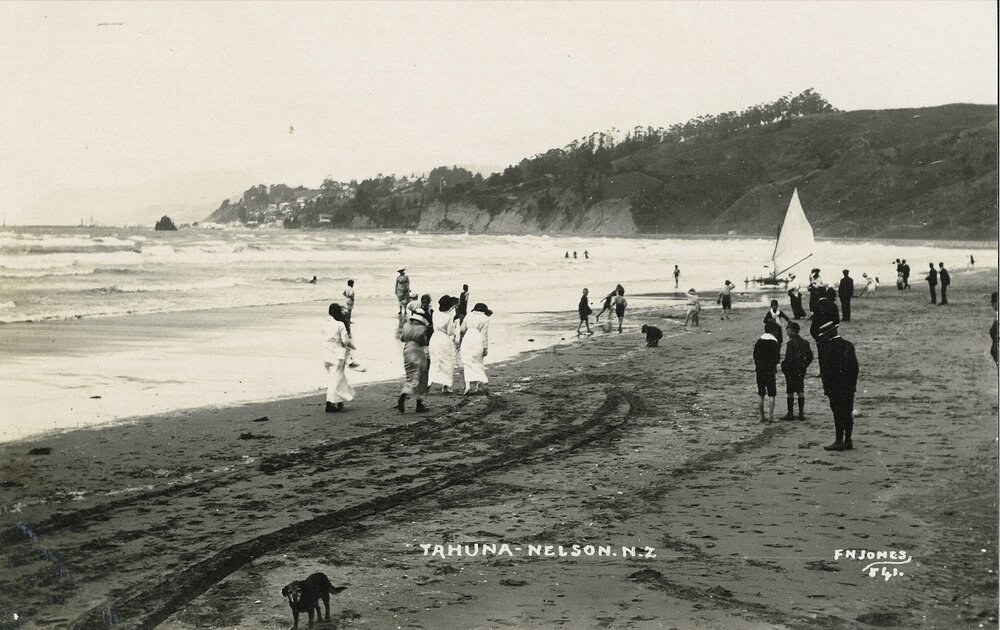 Windy day at Tāhunanui Beach