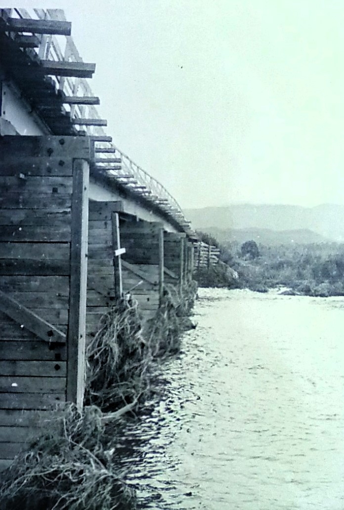 Flood at Perseverance Bridge 
