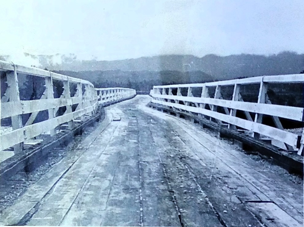 Flood at Perseverance Bridge looking east