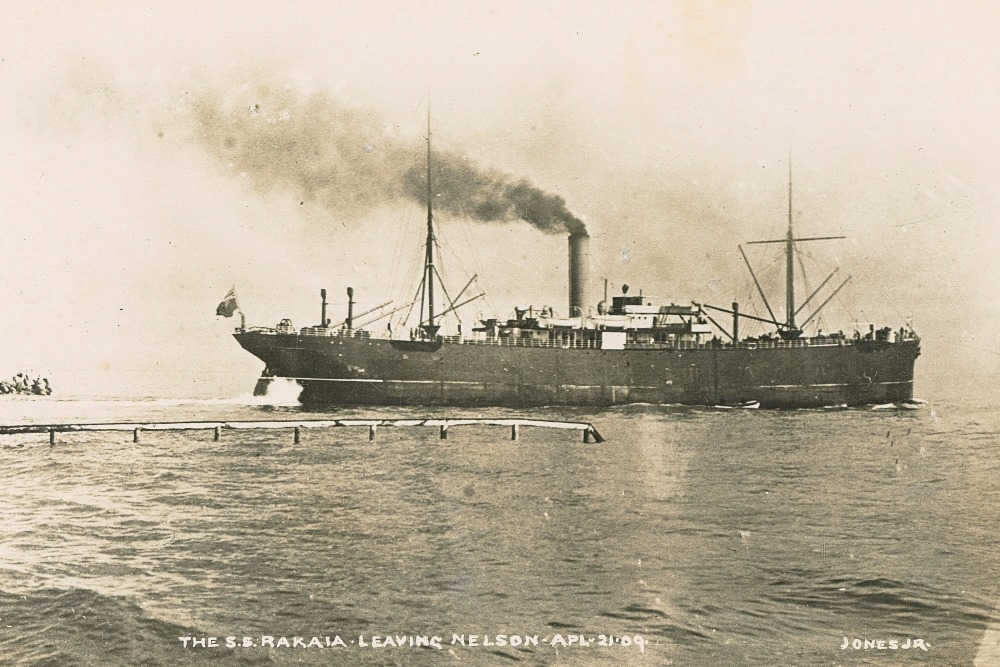The S.S. Rakaia leaving Nelson 