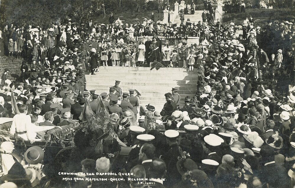 Crowning the Daffodil Day Queen 1916