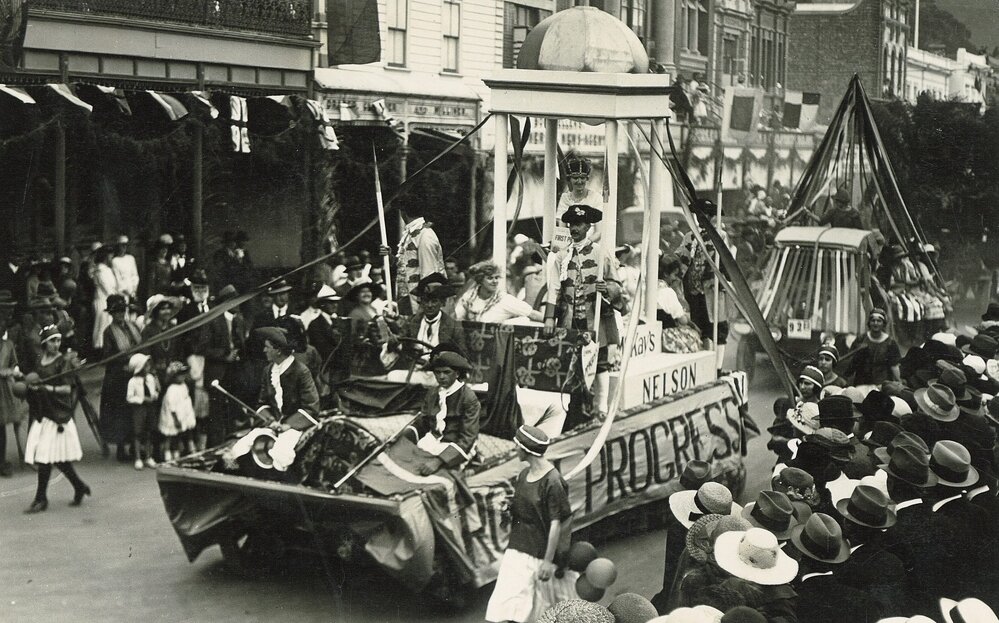 Parade floats 1920s