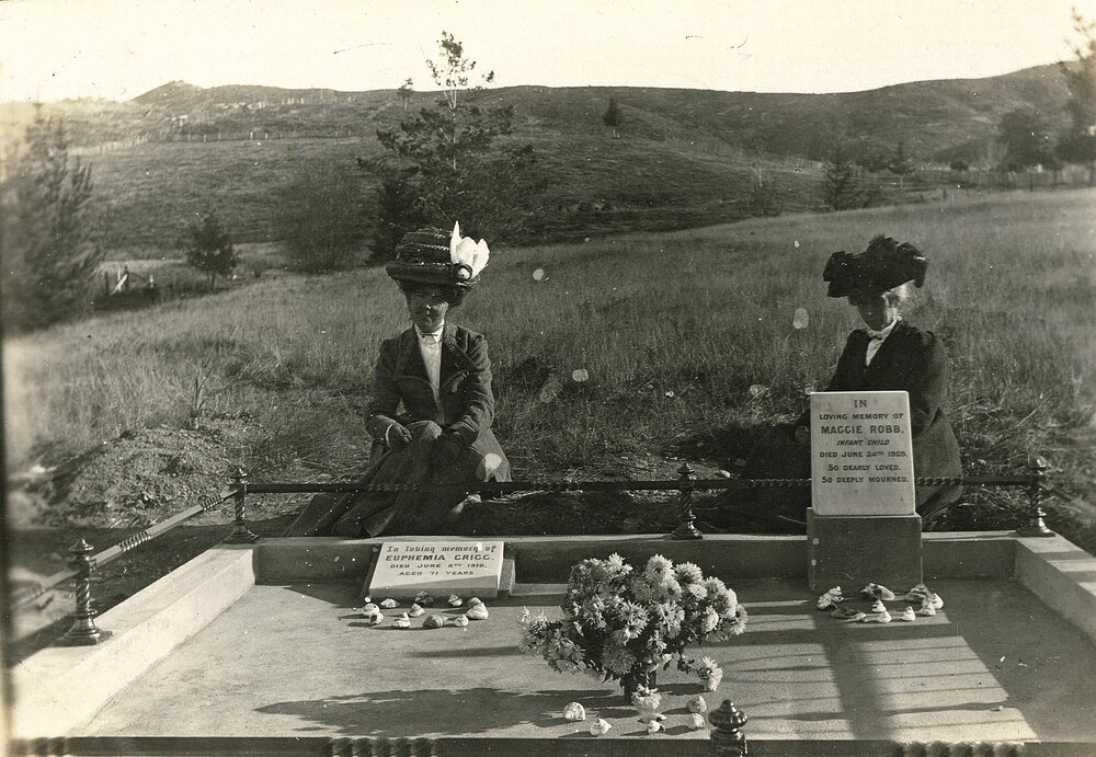 Women with graves at Foxhill Cemetery