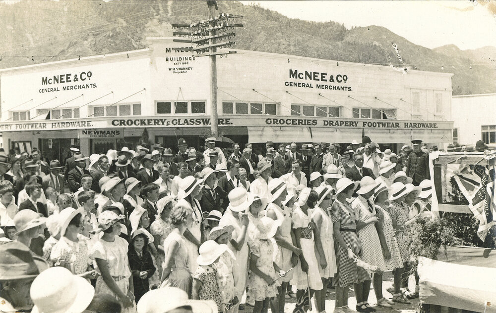 Crowd outside McNee and Co. Murchison