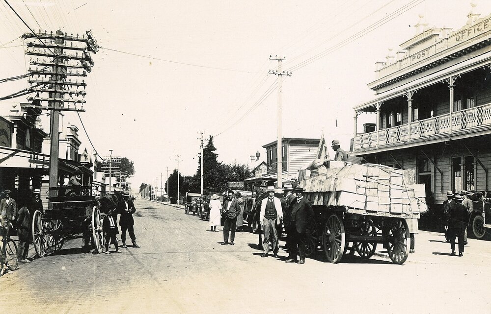 Traffic on High Street Motueka