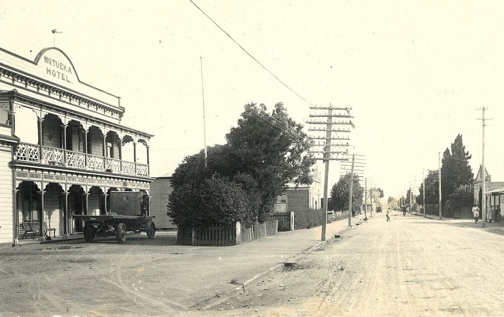 Hotel Motueka and High Street