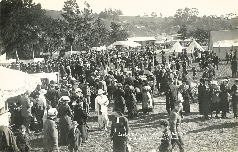 Crowds at the Nelson Gala Day 