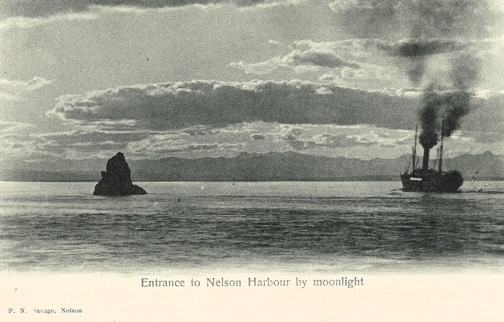 Arrow Rock / Fifeshire Rock by moonlight