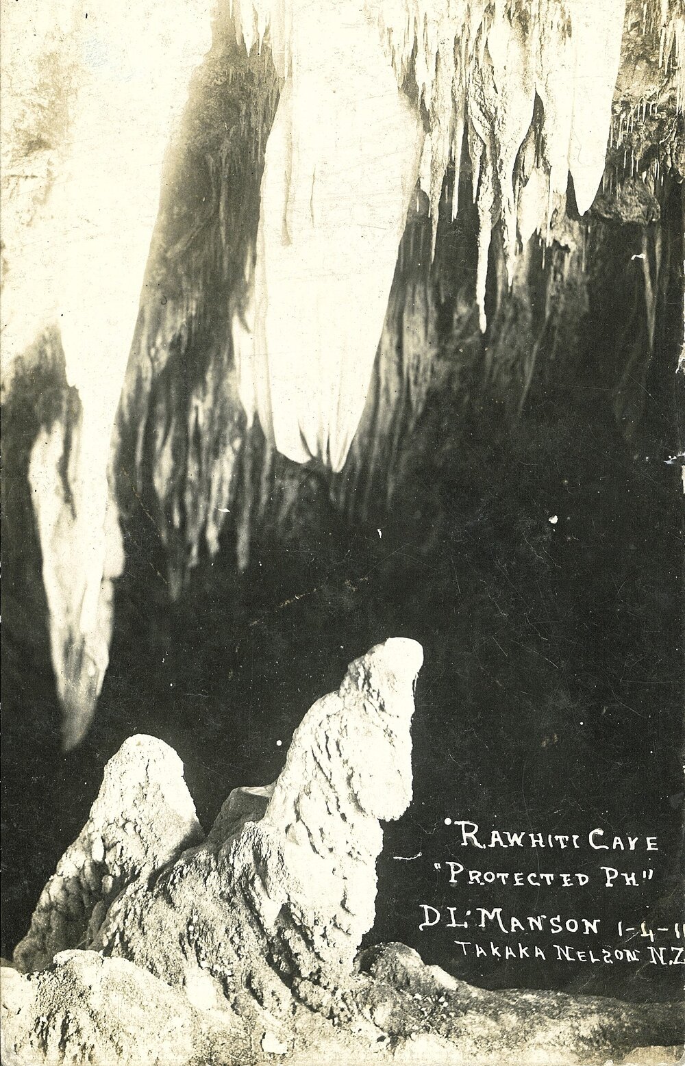 Rawhiti Cave stalactites and stalagmites