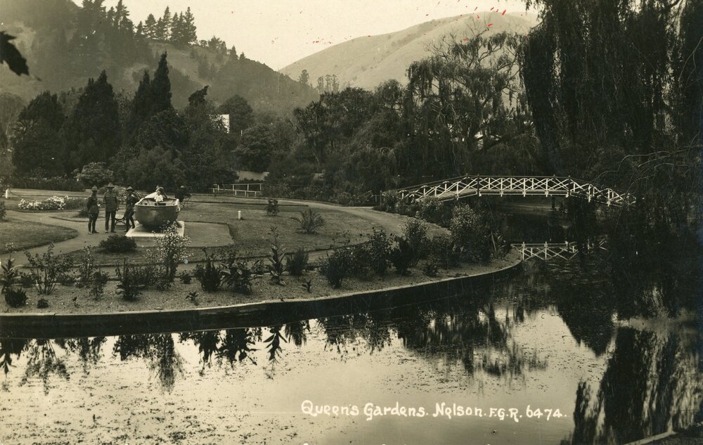 Soldiers with baby in Queen's Gardens