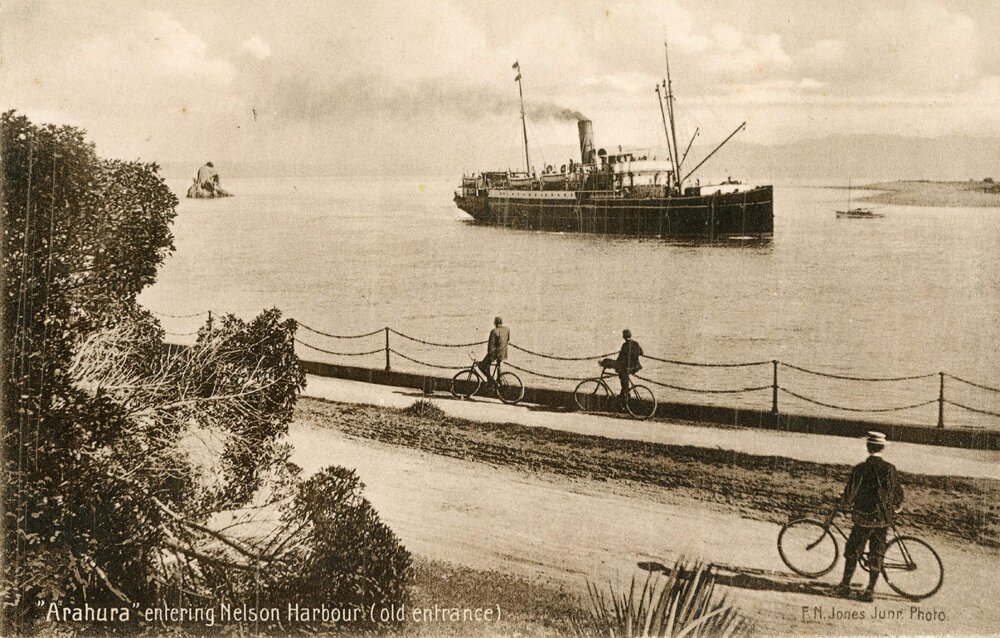 Arahura entering Nelson Harbour