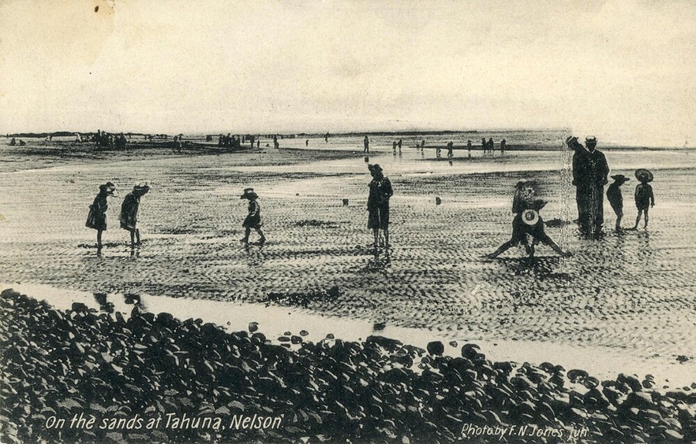 Children playing on Tāhunanui Beach