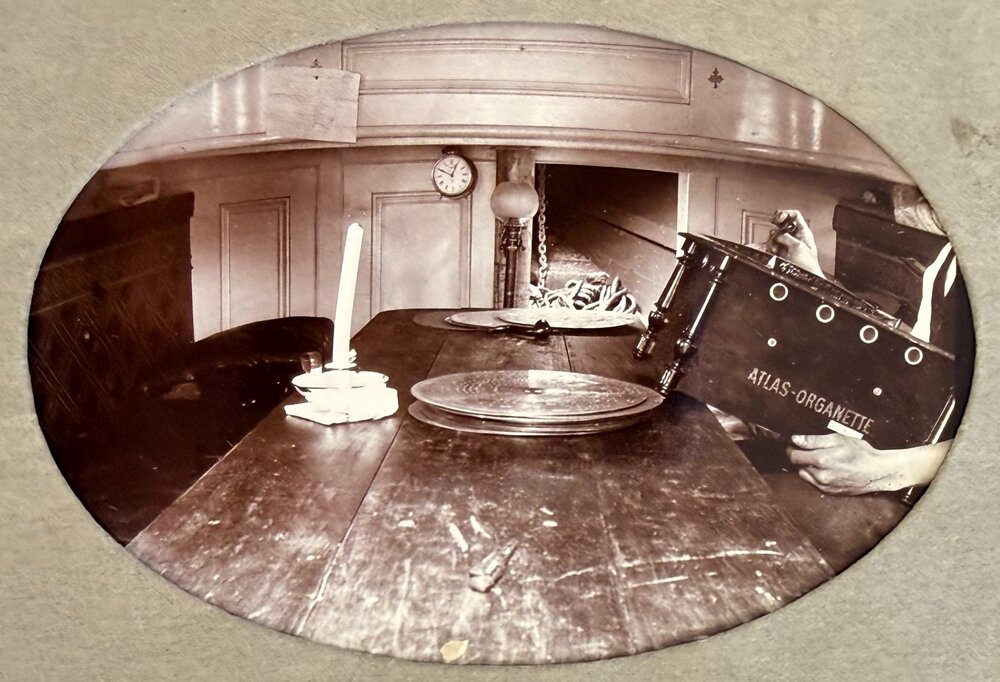 Shipboard music with an Atlas Organette 