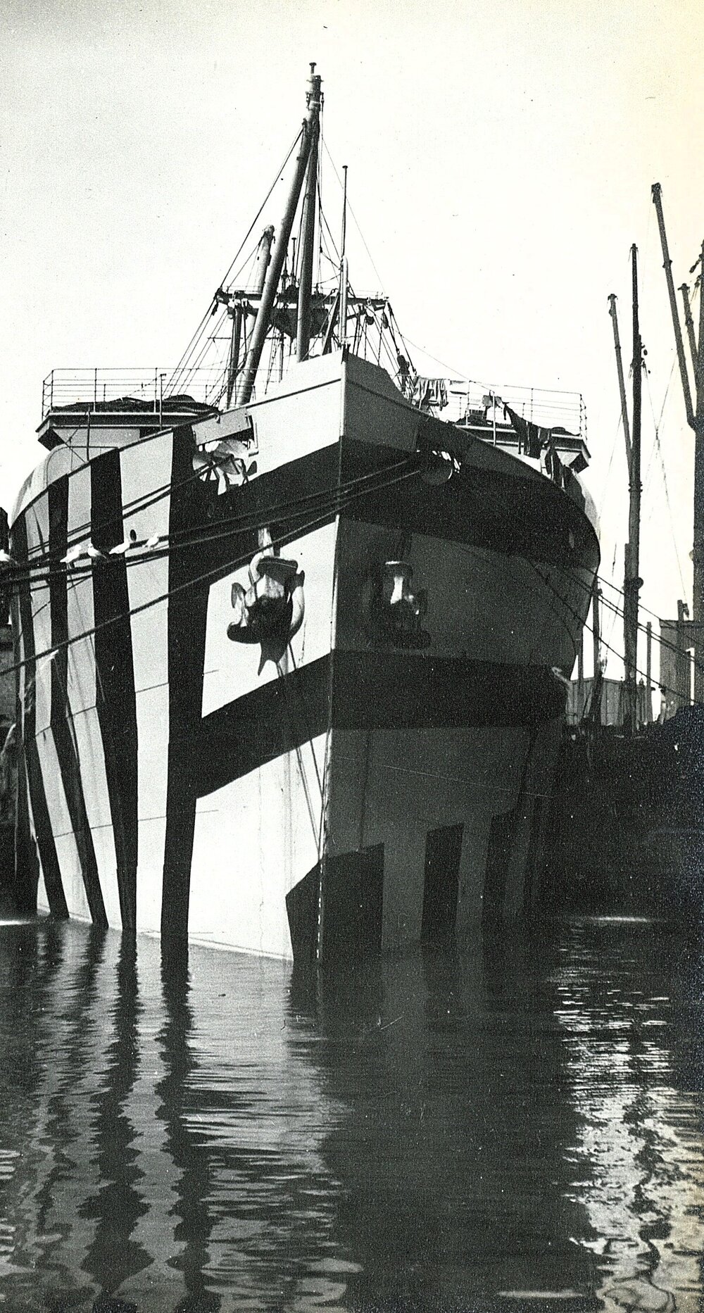 Ship with dazzle camouflage 