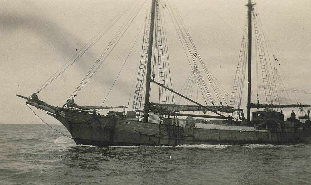 The scow Kohi