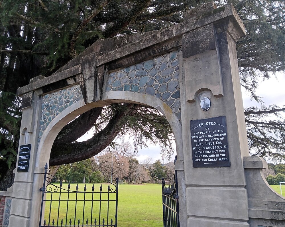 Dr W R Pearless Memorial