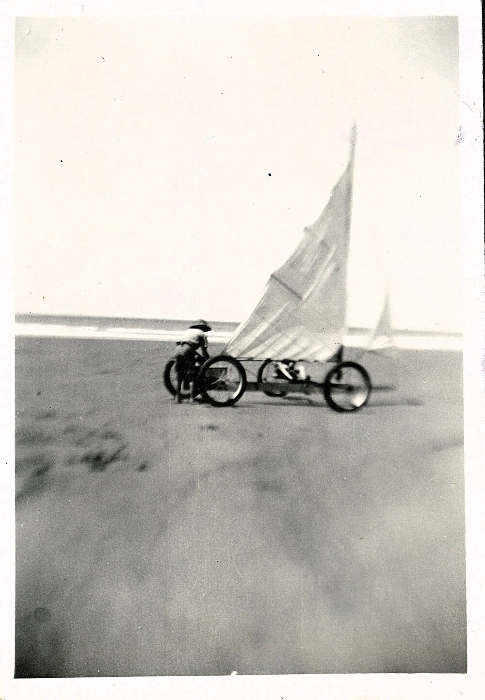 Sand yacht