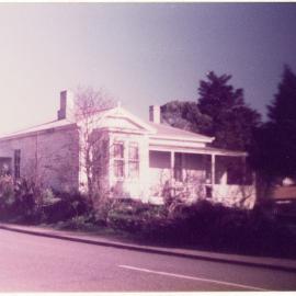 2 Crescent Street