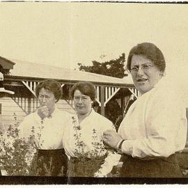 Renee Silcock, Win and Elsie Cresswell