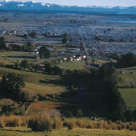 Looking down the length of Queen Street Richmond 1950s