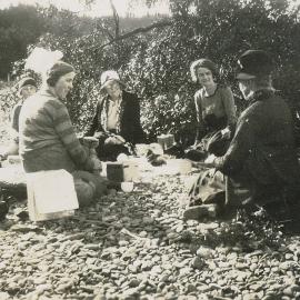 Family group picnic, 1930s