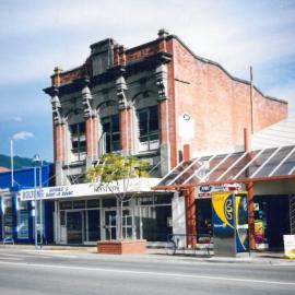 The Beresford Dentists or Brick Building Queen Street 2007