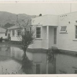 Houses with flooded front yards Queen Street Richmond