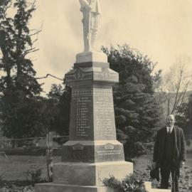 Postcard of the Soldiers Memorial Wakefield