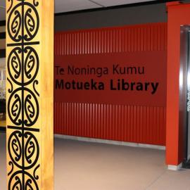 Mango Pare at the entrance to Te Noninga Kumu