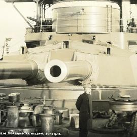 H.M.S. New Zealand guns