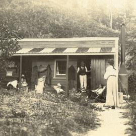 Glasgow family at their bach in Torrent Bay