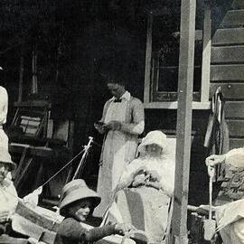 Child with game of quoits