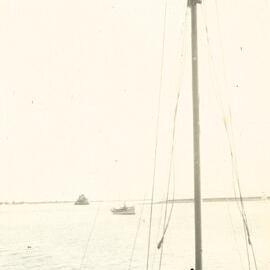 Yacht in front of Haulashore Island 