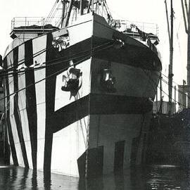 Ship with dazzle camouflage 