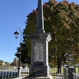 Motueka war memorial obelisk