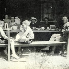 Glasgow family having a meal at the bach