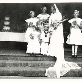 Glasgow bride and attendants